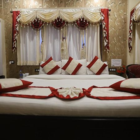 The Ranikhet Continental Hotel ภายนอก รูปภาพ