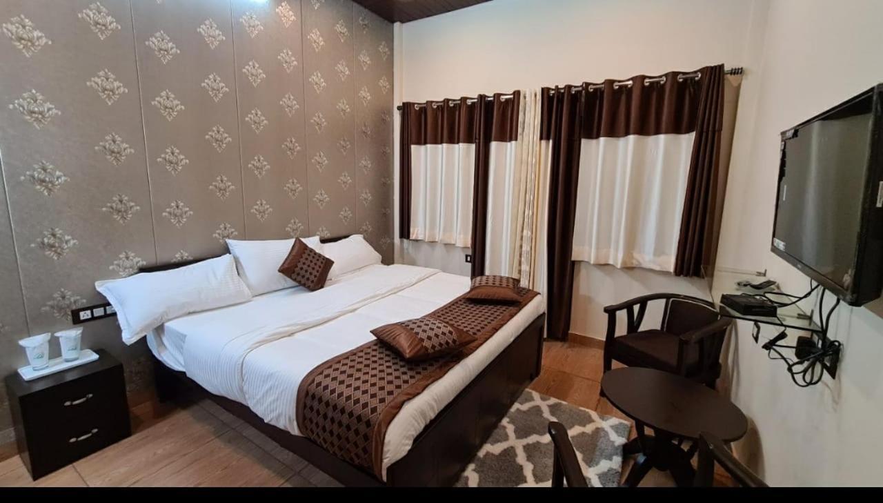 The Ranikhet Continental Hotel ภายนอก รูปภาพ