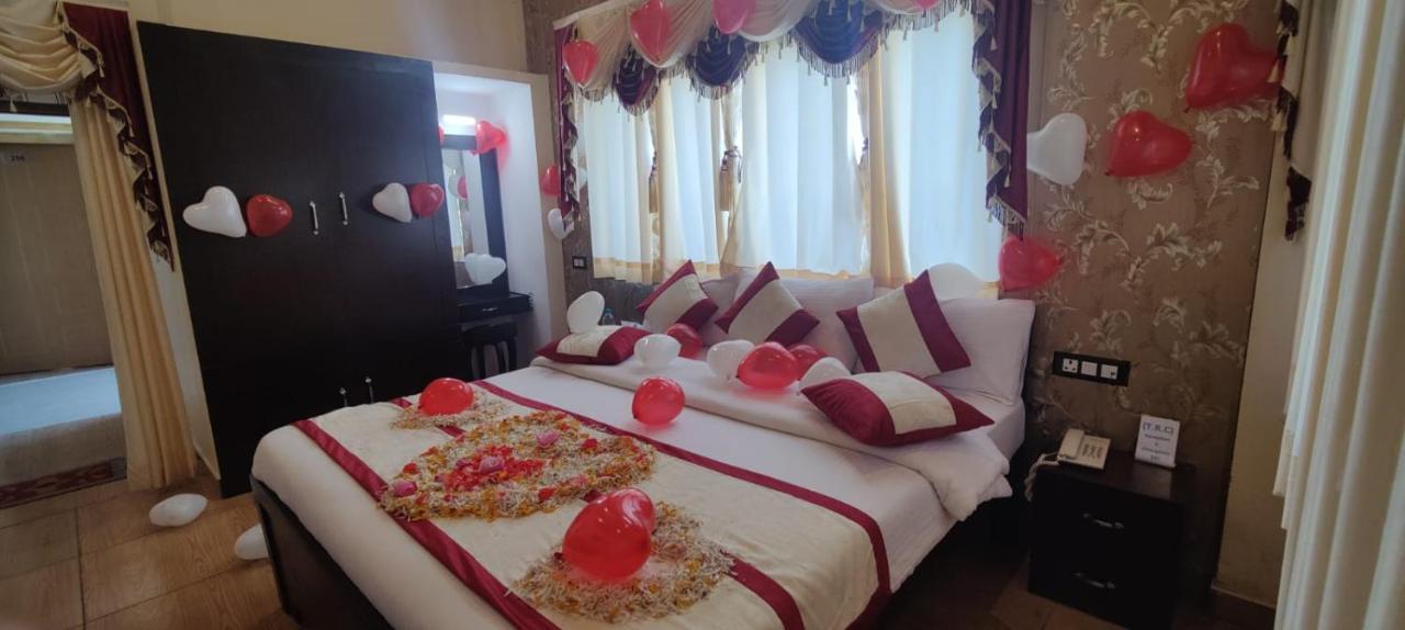 The Ranikhet Continental Hotel ภายนอก รูปภาพ