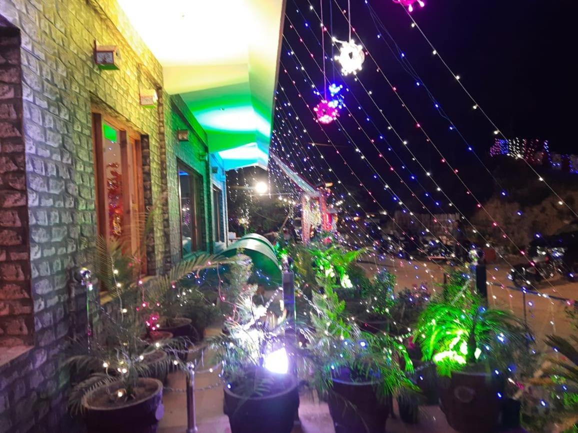 The Ranikhet Continental Hotel ภายนอก รูปภาพ