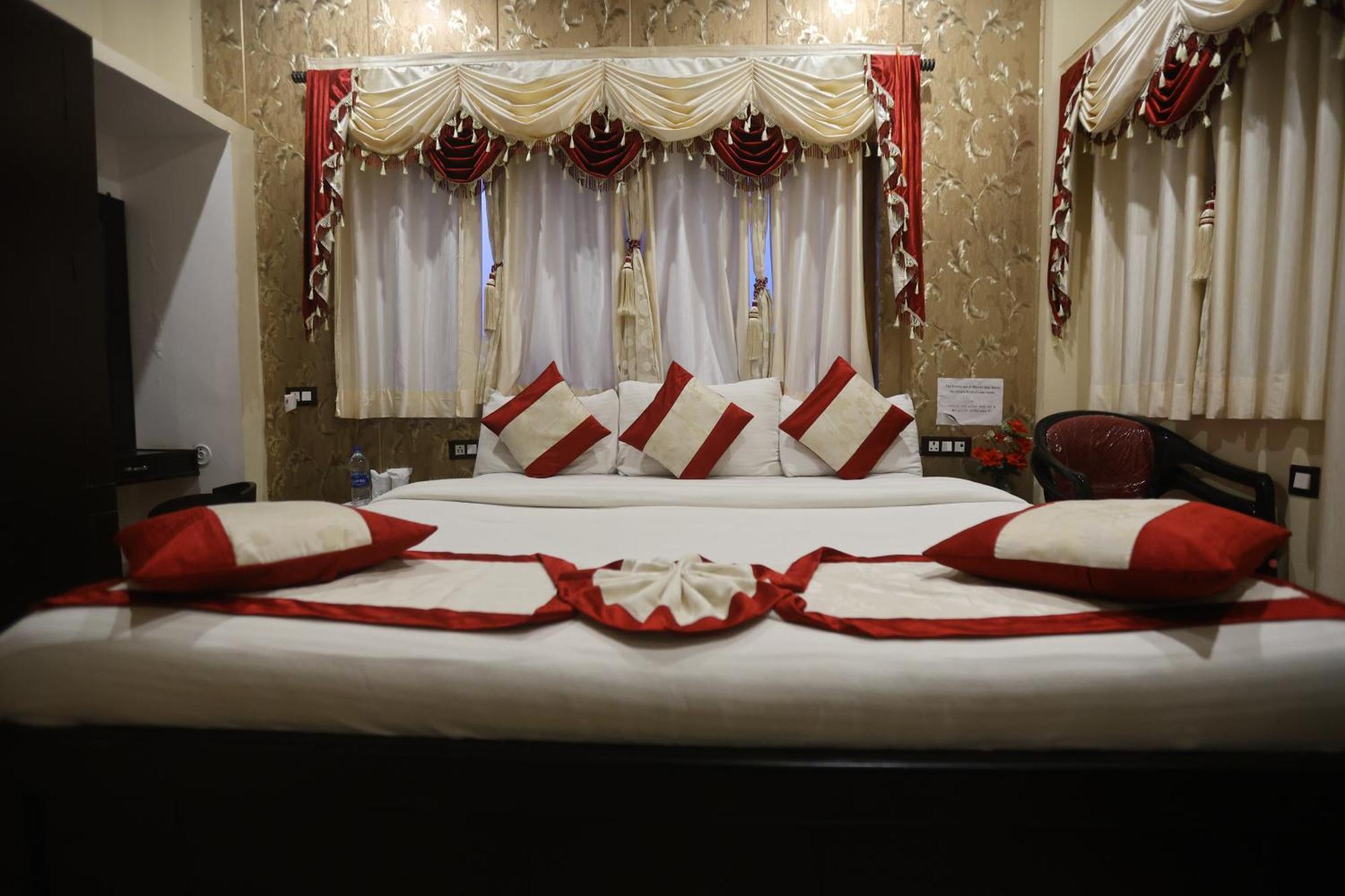 The Ranikhet Continental Hotel ภายนอก รูปภาพ