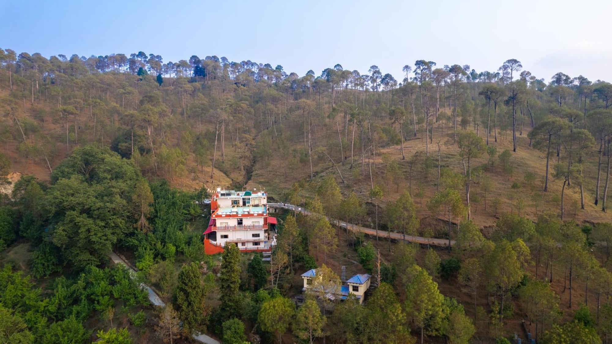 The Ranikhet Continental Hotel ภายนอก รูปภาพ
