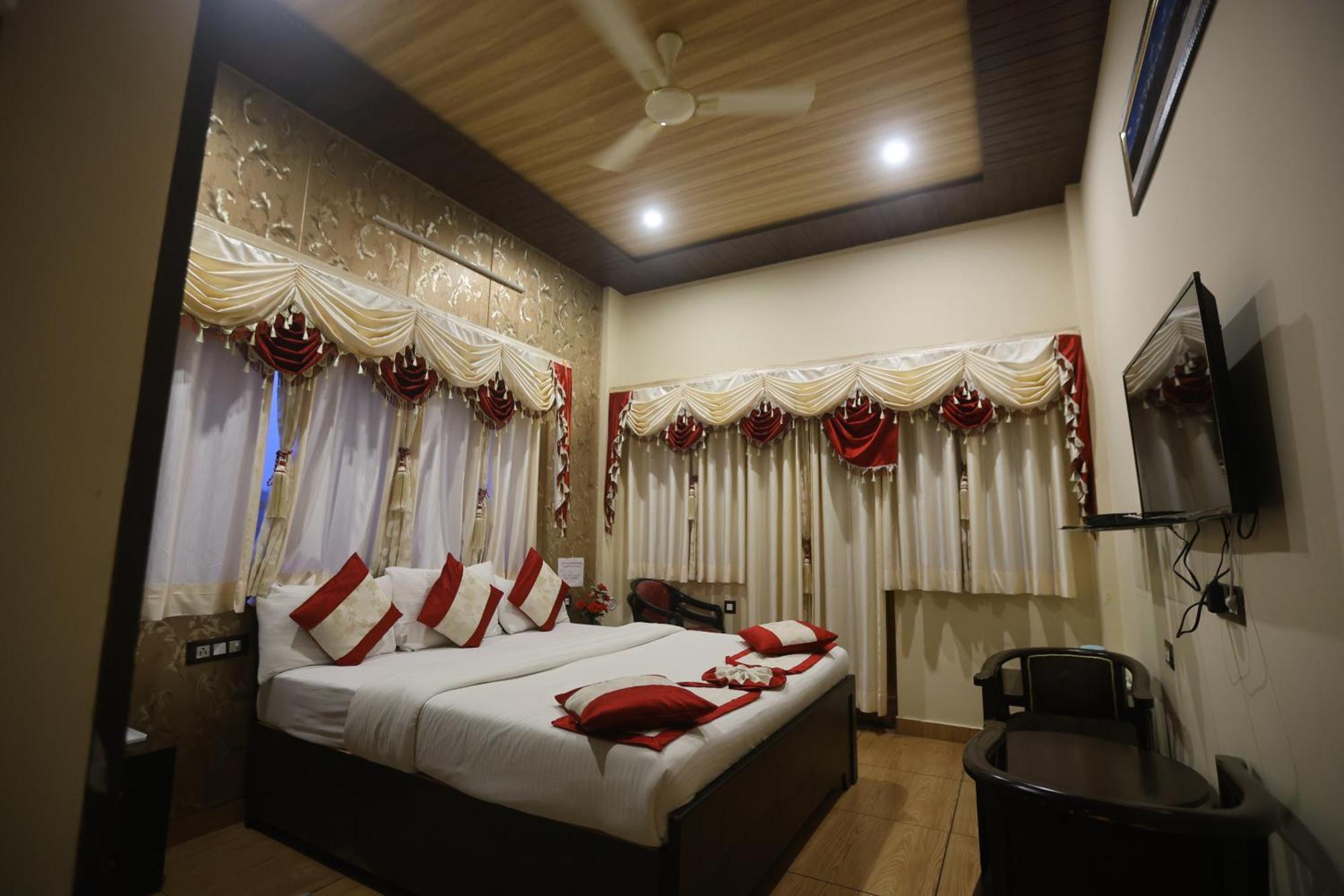 The Ranikhet Continental Hotel ภายนอก รูปภาพ