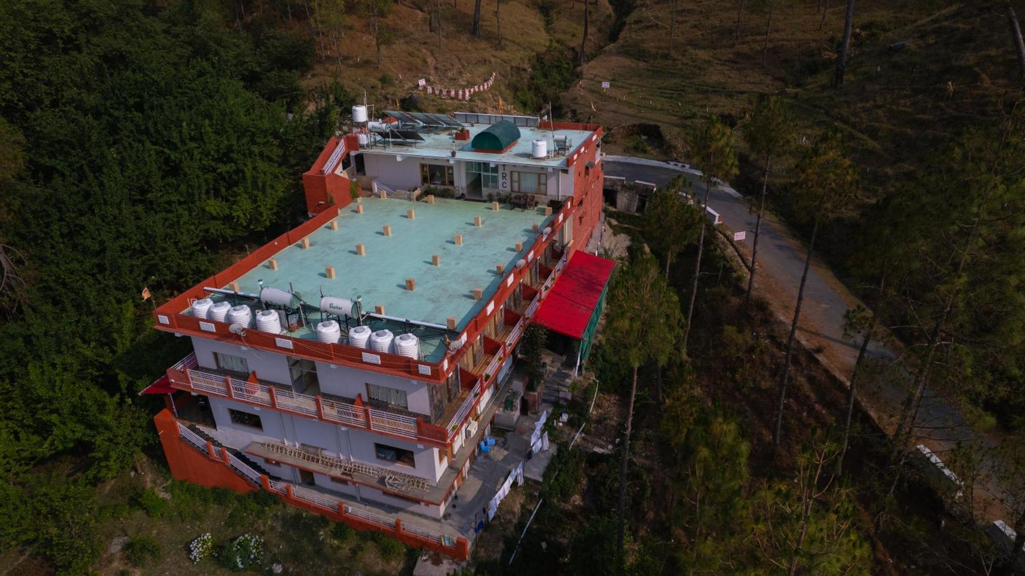 The Ranikhet Continental Hotel ภายนอก รูปภาพ