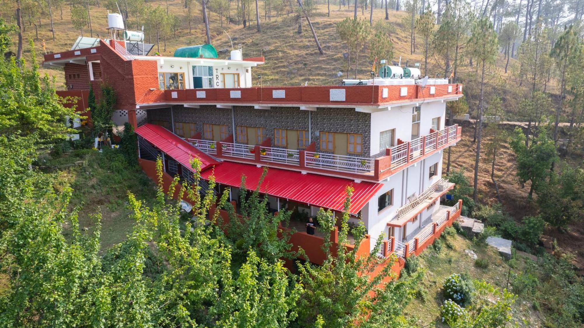 The Ranikhet Continental Hotel ภายนอก รูปภาพ